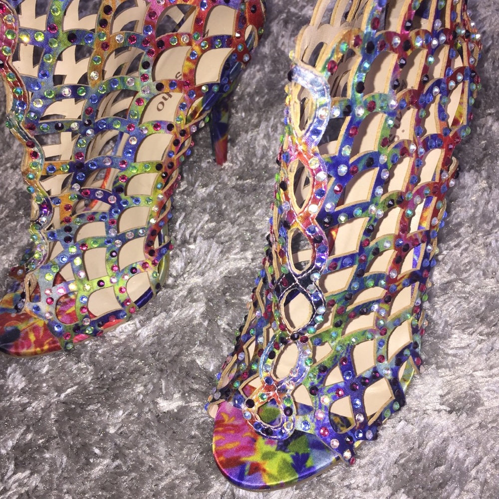 BEAUTIFUL CRYSTALIZED HEELS 😍